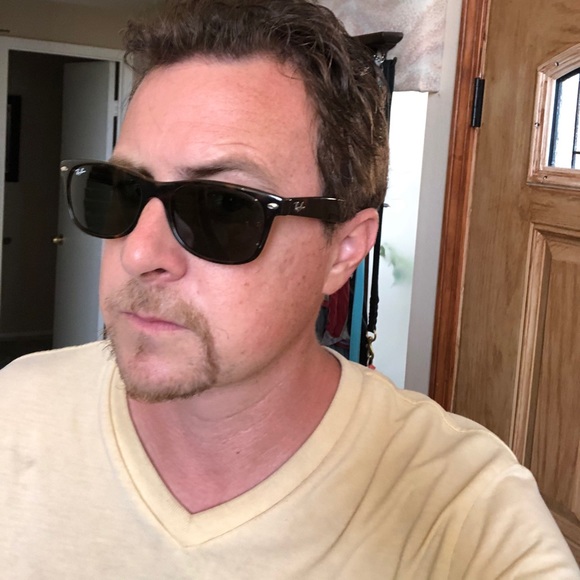 Meet your Posher, Carlo - Picture 1 of 1